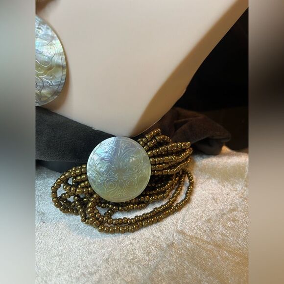 Natural Mother Of Pearl  Dark Abalone Carved Butterfly Beaded Jewelry Set - Picture 4 of 9